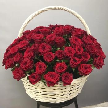 Букет Корзина с 115 розами артикул  237652srtv